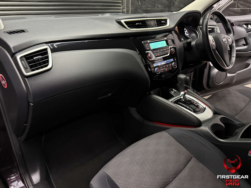 Nissan Qashqai Hatchback Red #24