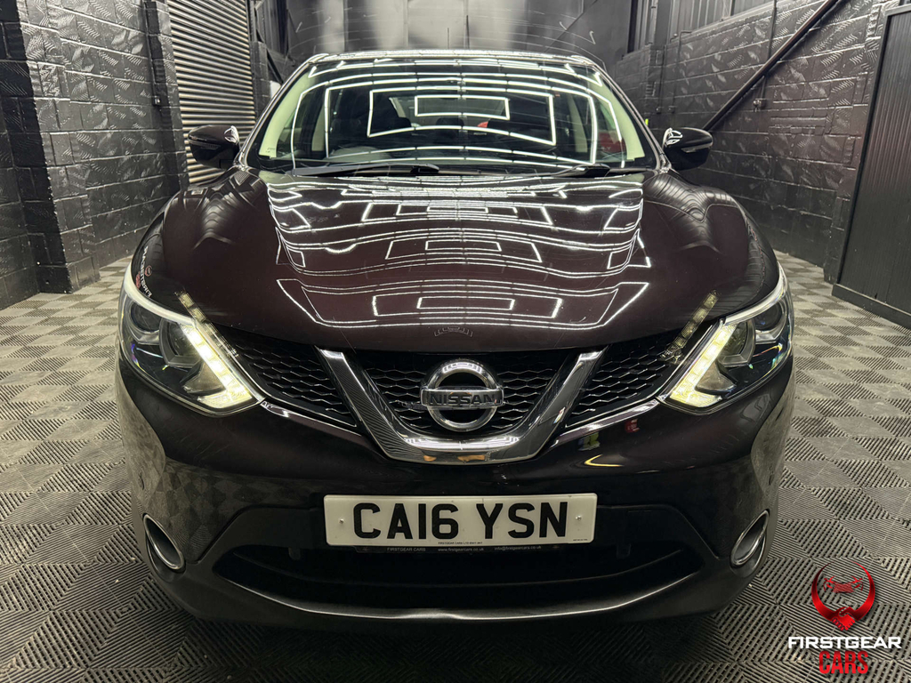 Nissan Qashqai Hatchback Red #5