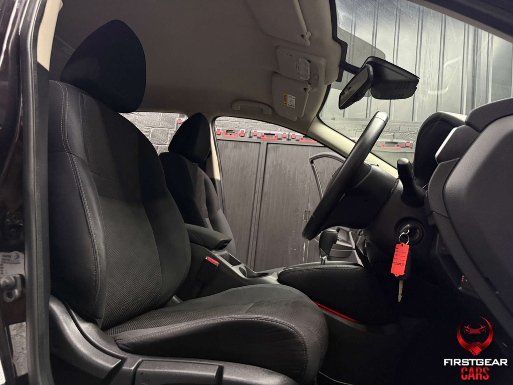 Nissan Qashqai Hatchback Red #3