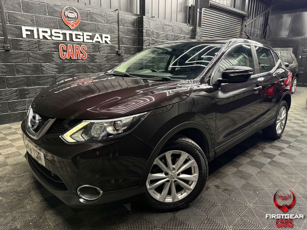 Nissan Qashqai Hatchback Red #1