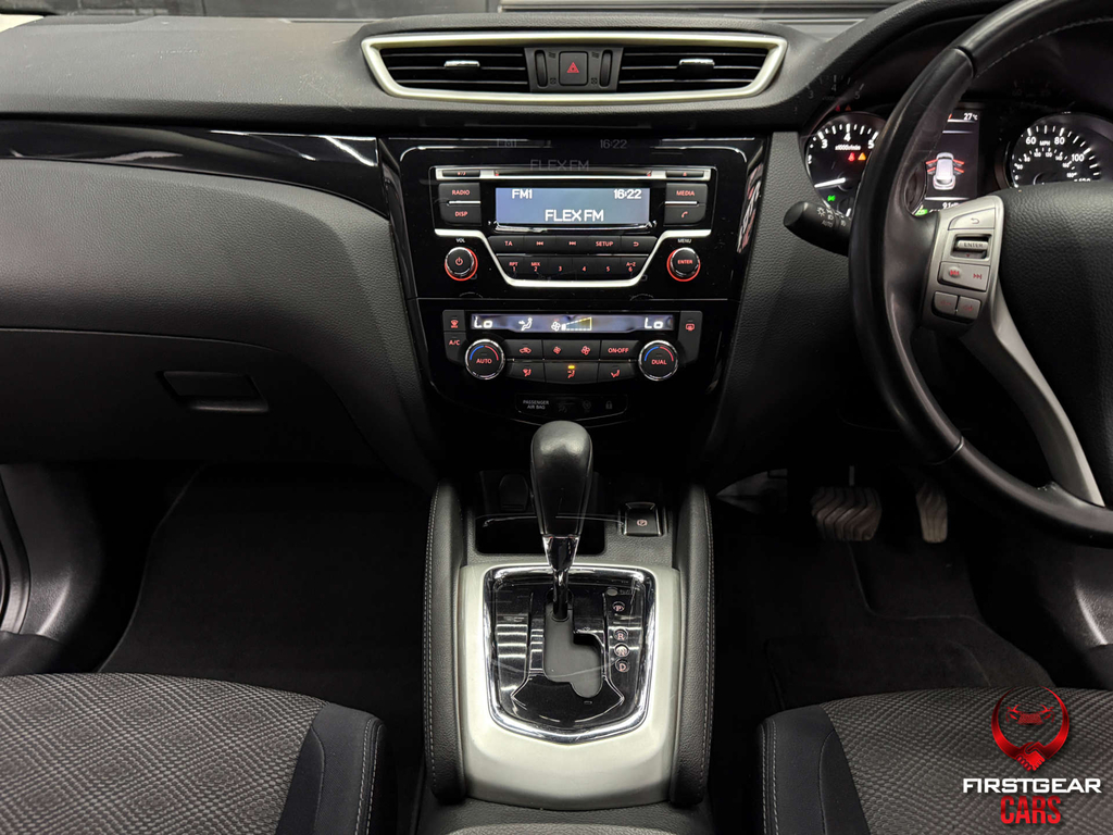 Nissan Qashqai Hatchback Red #28