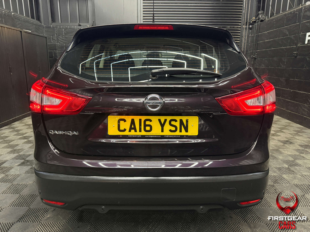 Nissan Qashqai Hatchback Red #10