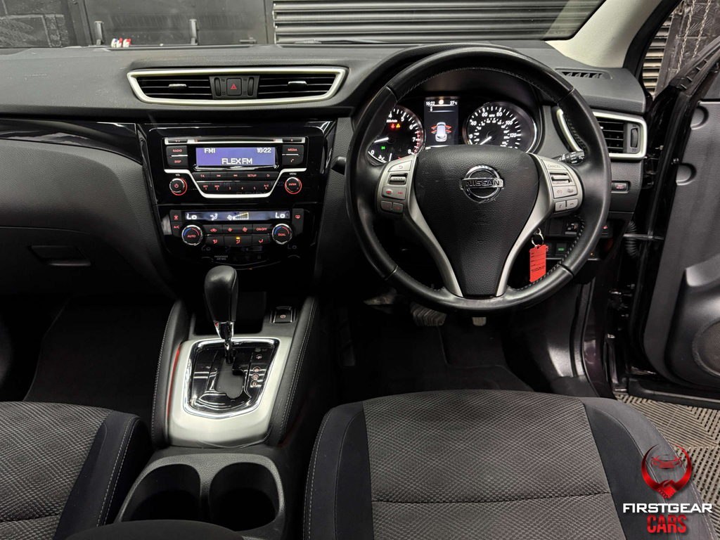 Nissan Qashqai Hatchback Red #26