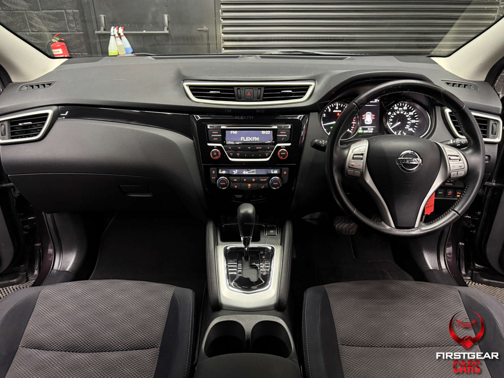 Nissan Qashqai Hatchback Red #25