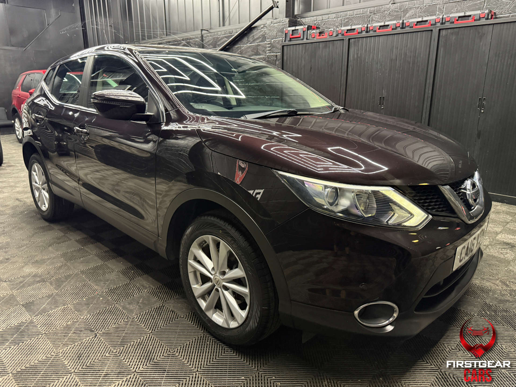 Nissan Qashqai Hatchback Red #6