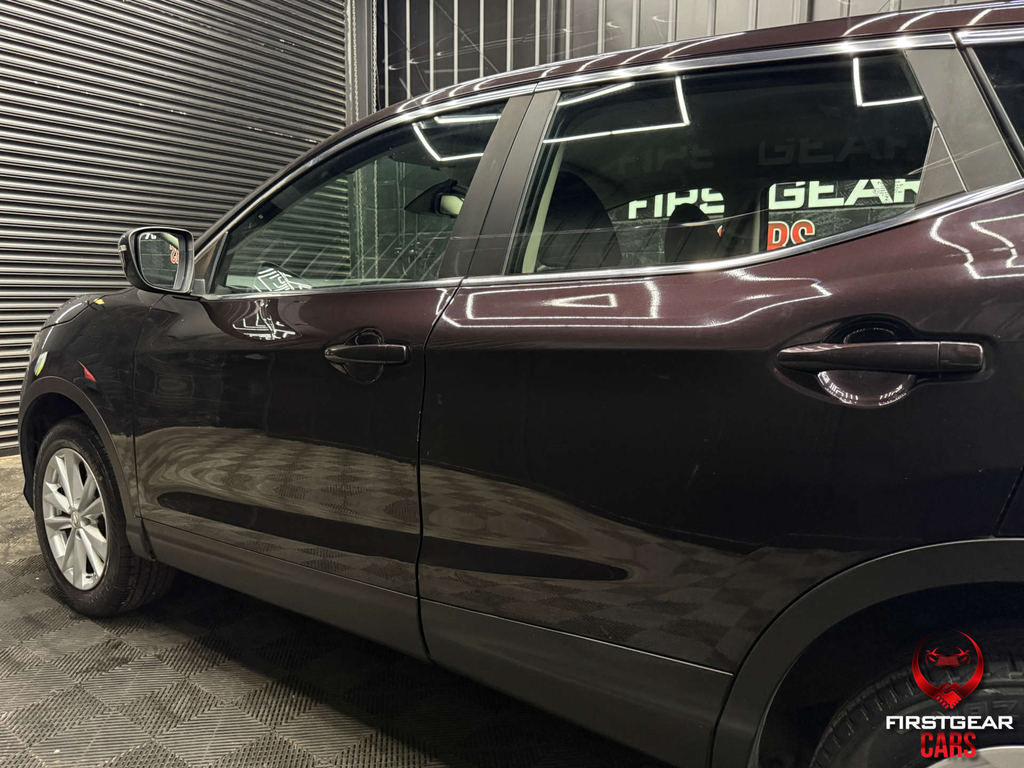 Nissan Qashqai Hatchback Red #13