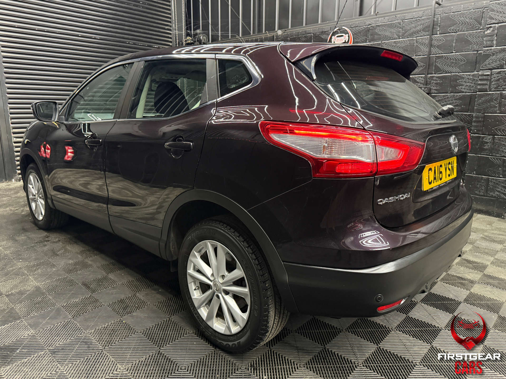 Nissan Qashqai Hatchback Red #11
