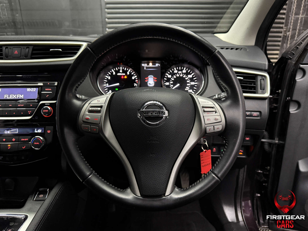 Nissan Qashqai Hatchback Red #27
