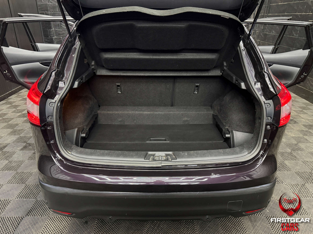 Nissan Qashqai Hatchback Red #36