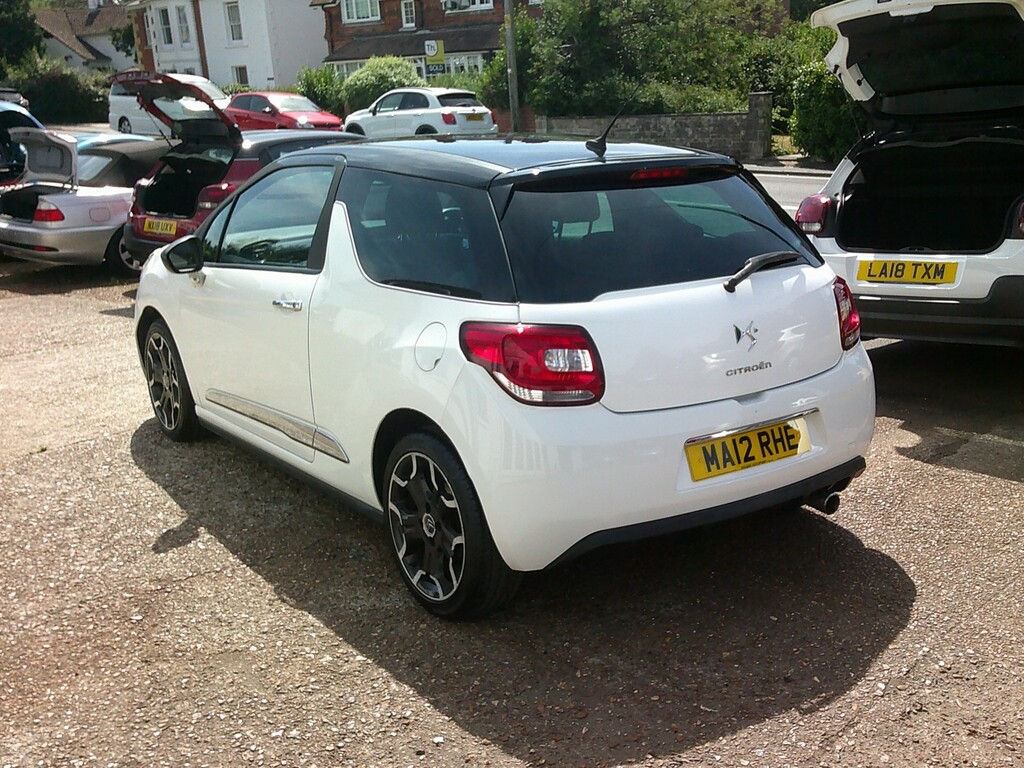 Citroen DS3 Hatchback 1.6 E-hdi Airdream Dstyle Plus 2012 White #4