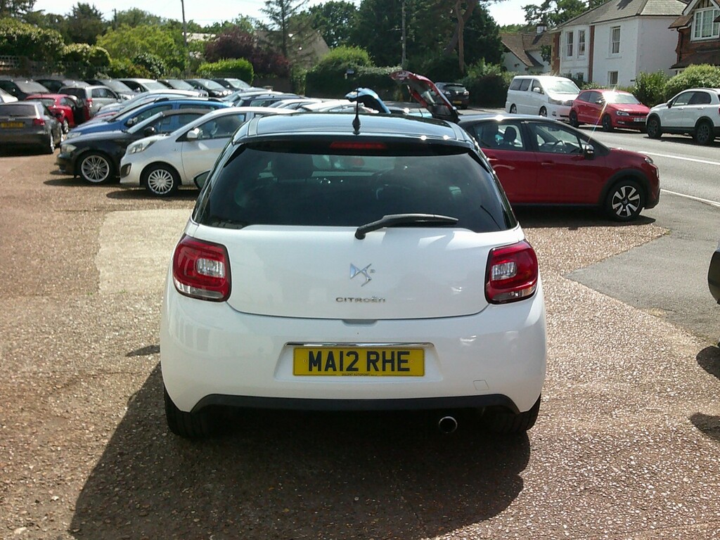 Citroen DS3 Hatchback 1.6 E-hdi Airdream Dstyle Plus 2012 White #3