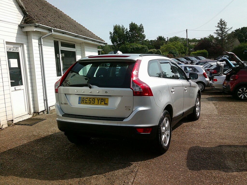 Volvo XC60 Suv 2.4 D Drive Se Premium 2009 Silver #2
