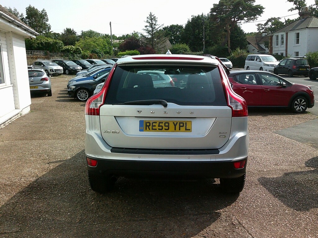 Volvo XC60 Suv 2.4 D Drive Se Premium 2009 Silver #3