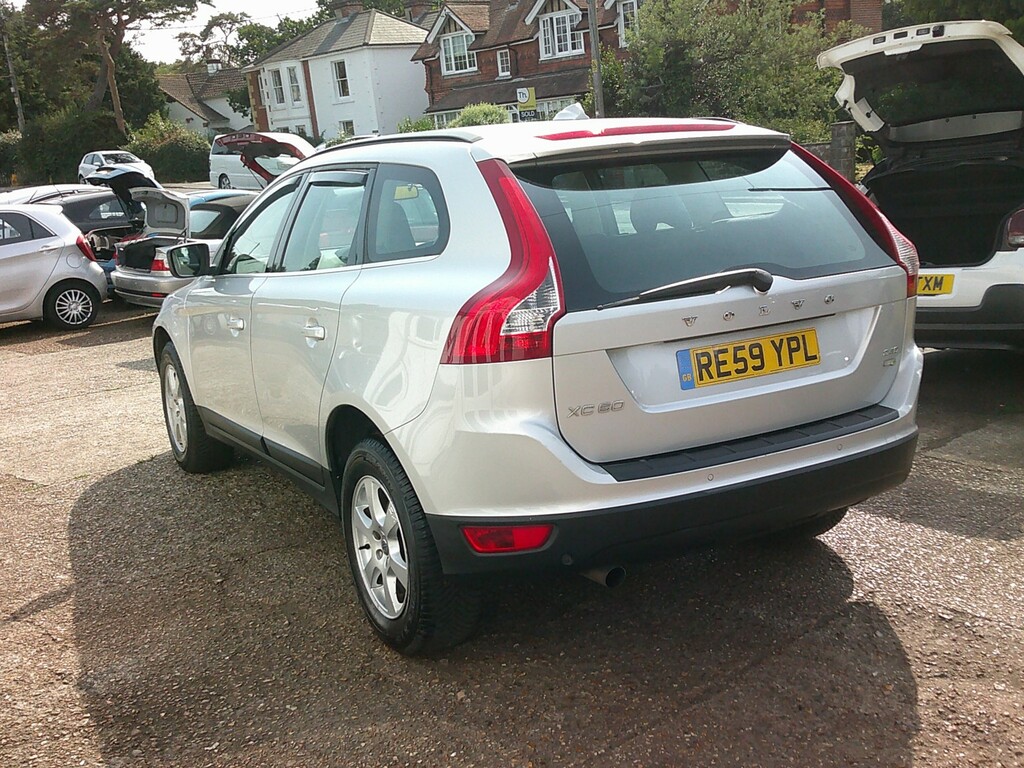 Volvo XC60 Suv 2.4 D Drive Se Premium 2009 Silver #4