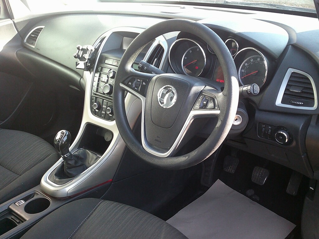 Vauxhall Astra Hatchback 1.7 Cdti Exclusiv 2011 Black #6