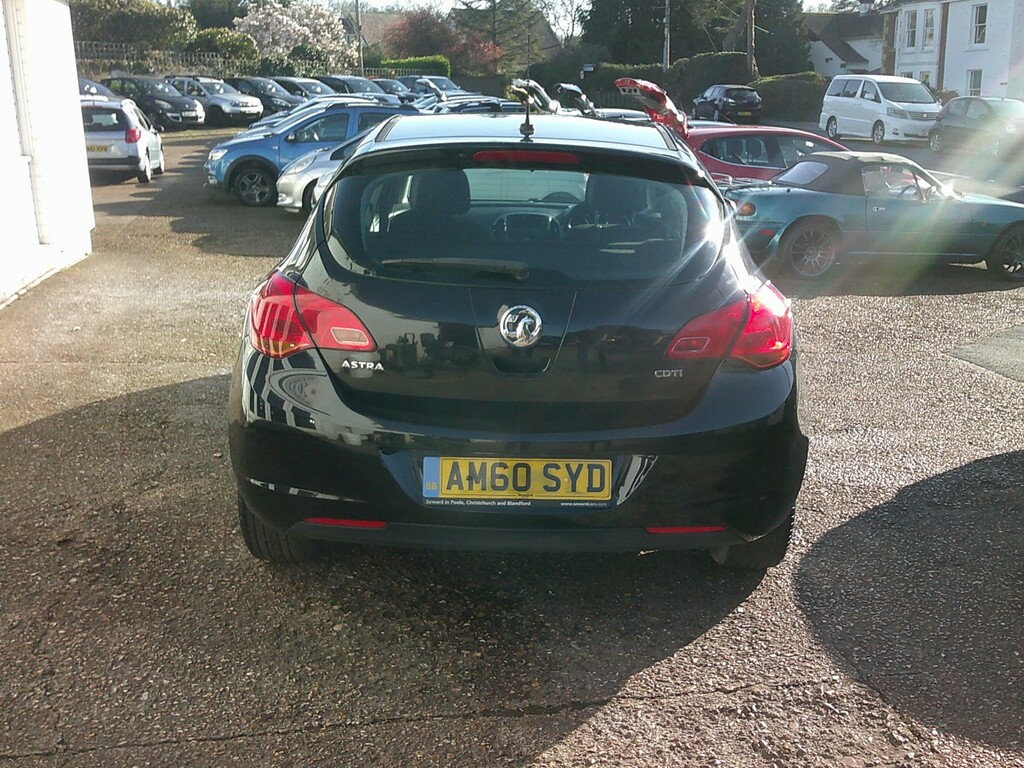 Vauxhall Astra Hatchback 1.7 Cdti Exclusiv 2011 Black #2