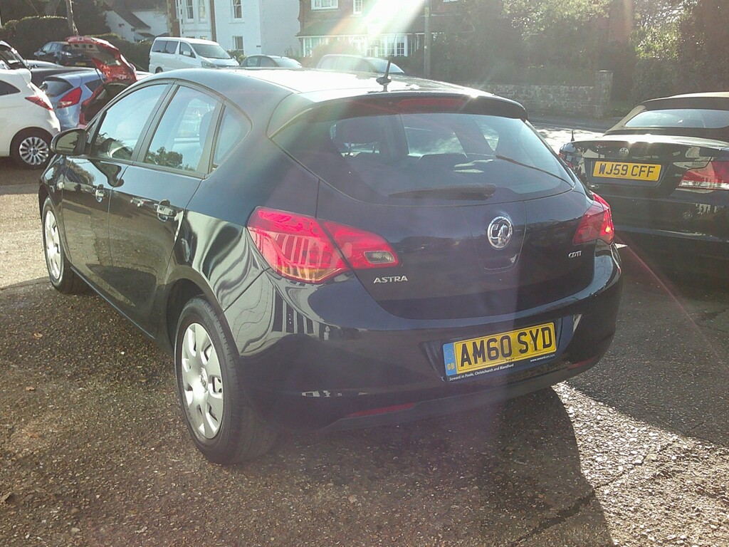 Vauxhall Astra Hatchback 1.7 Cdti Exclusiv 2011 Black #3