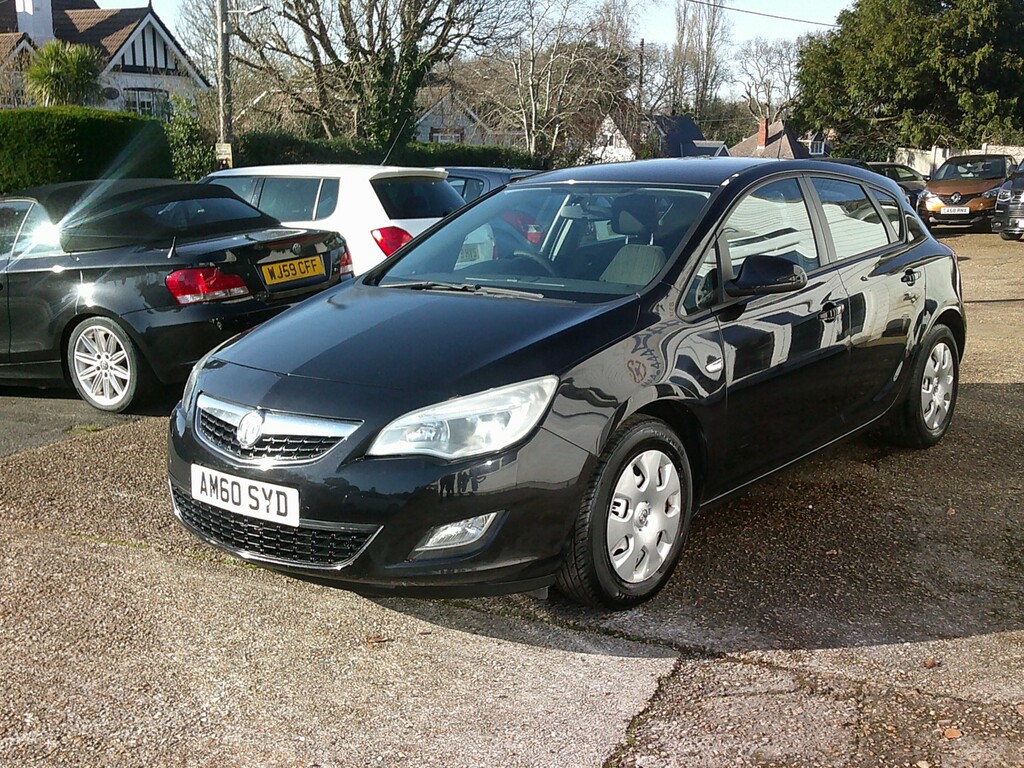 Vauxhall Astra Hatchback 1.7 Cdti Exclusiv 2011 Black #4