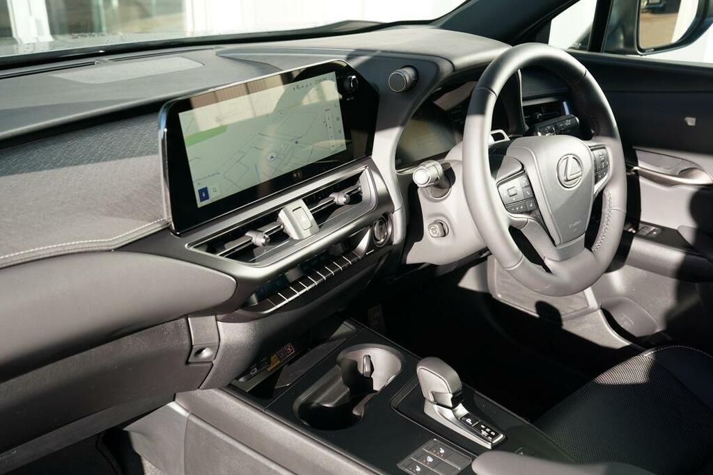 Lexus UX 300H Premium Plus RK26VYH Silver #4