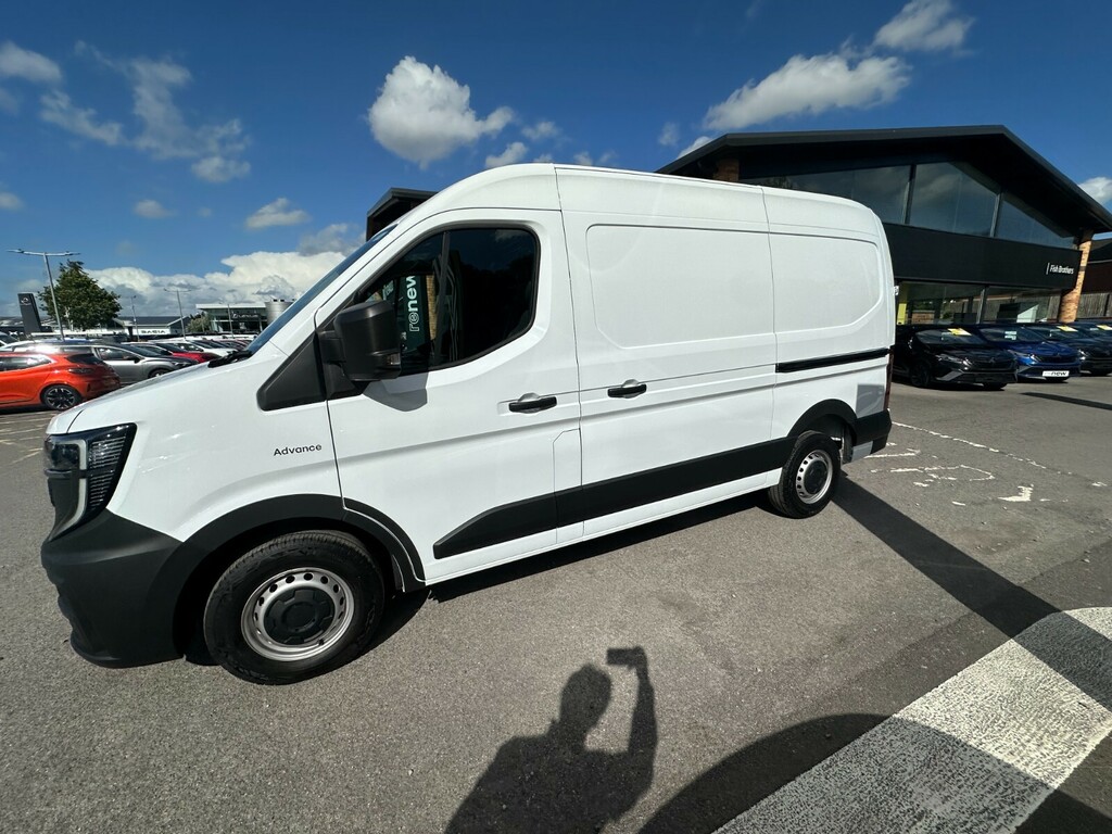 Renault Master Mm35 Blue Dci 150 Advance Medium Roof Van RA74OLE White #4