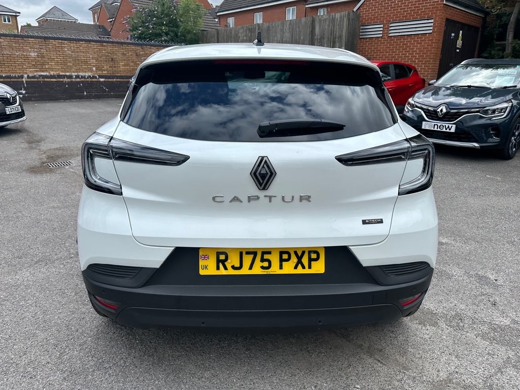 Renault Captur 1.8 E-tech Full Hybrid 160 Evolution White #4