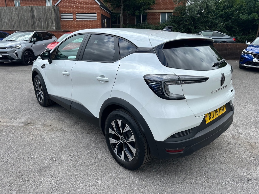 Renault Captur 1.8 E-tech Full Hybrid 160 Evolution White #3