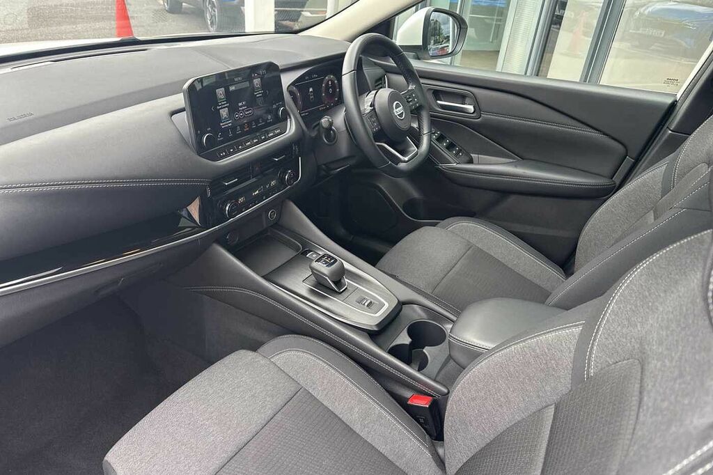 Nissan Qashqai 1.3 Dig-t Mh 158 N-connecta Xtronic DN22AWV White #2