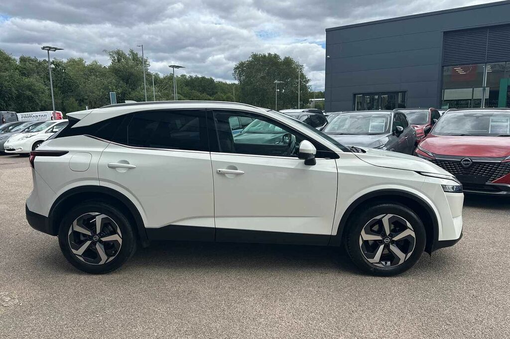 Nissan Qashqai 1.3 Dig-t Mh 158 N-connecta Xtronic DN22AWV White #4