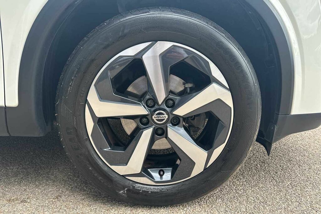 Nissan Qashqai 1.3 Dig-t Mh 158 N-connecta Xtronic DN22AWV White #5