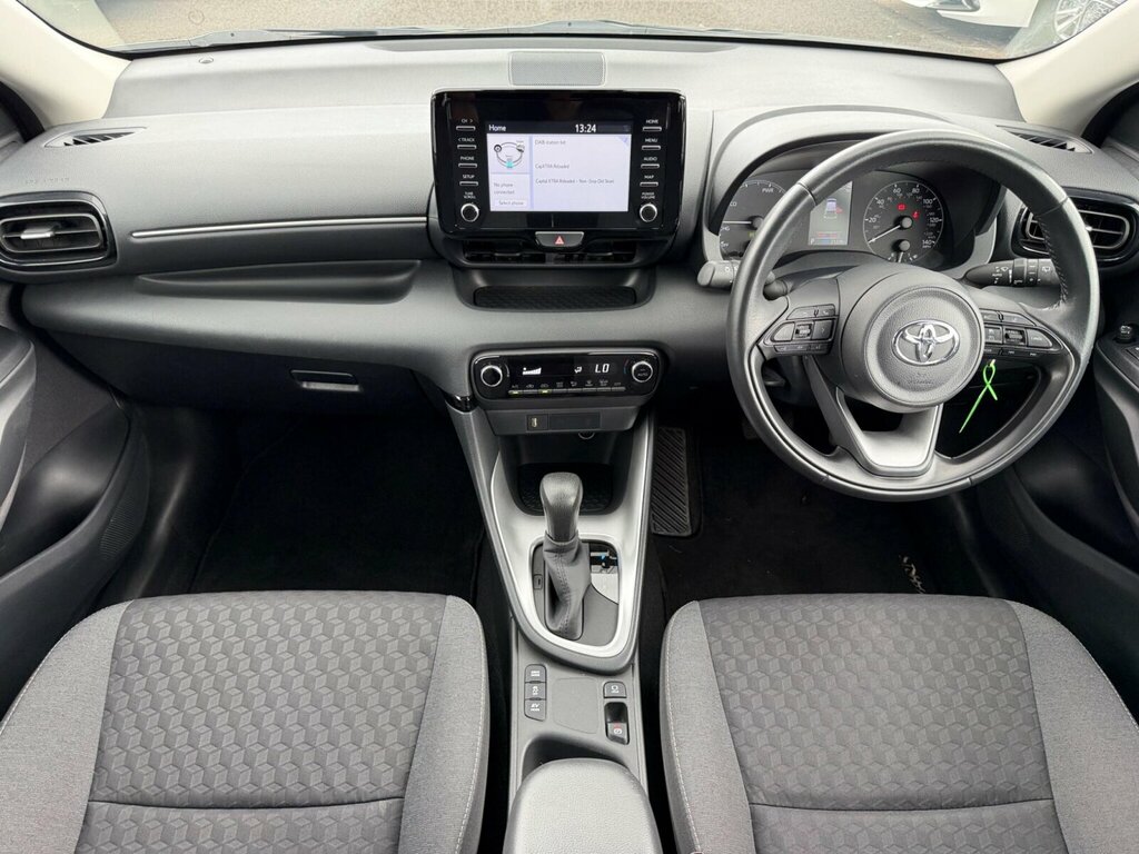 Toyota Yaris 1.5 Hybrid Icon Cvt RJ23URM Brown #2