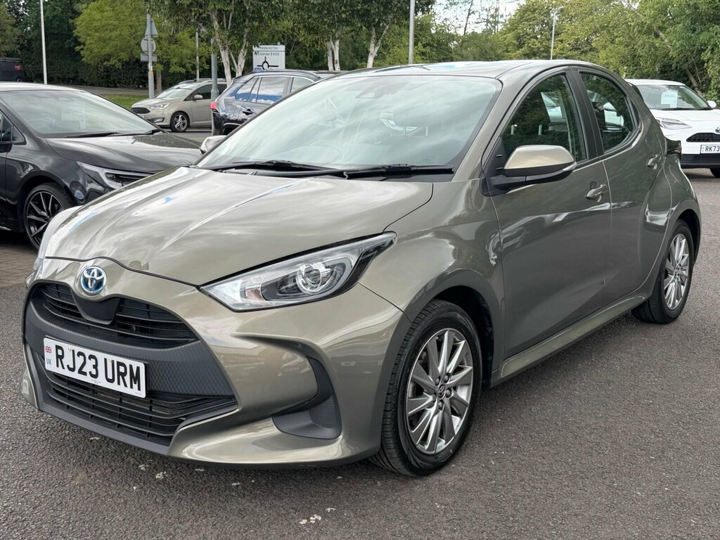 Toyota Yaris 1.5 Hybrid Icon Cvt RJ23URM Brown #4
