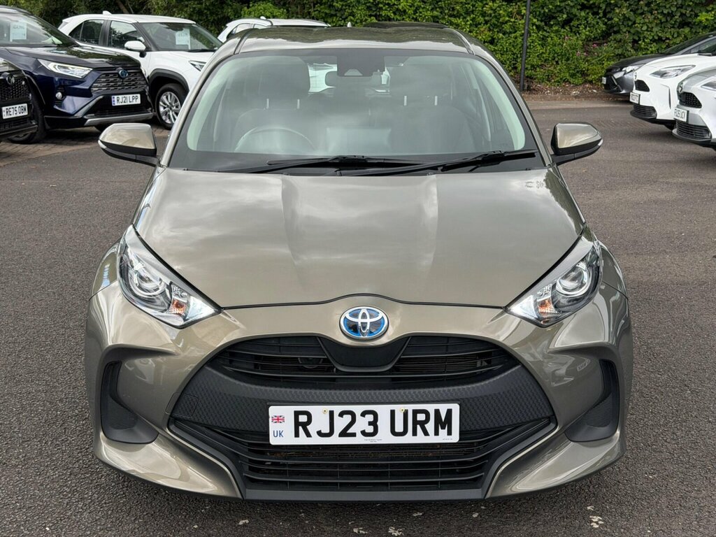 Toyota Yaris 1.5 Hybrid Icon Cvt RJ23URM Brown #3