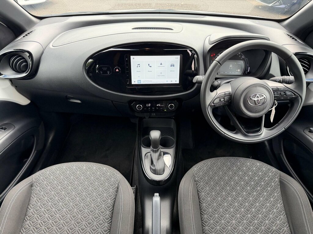 Toyota Aygo X 1.0 Vvt-i Edge White #2