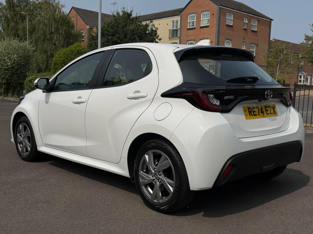 Toyota Yaris 1.5 Hybrid Icon Cvt RE74EZX White #4