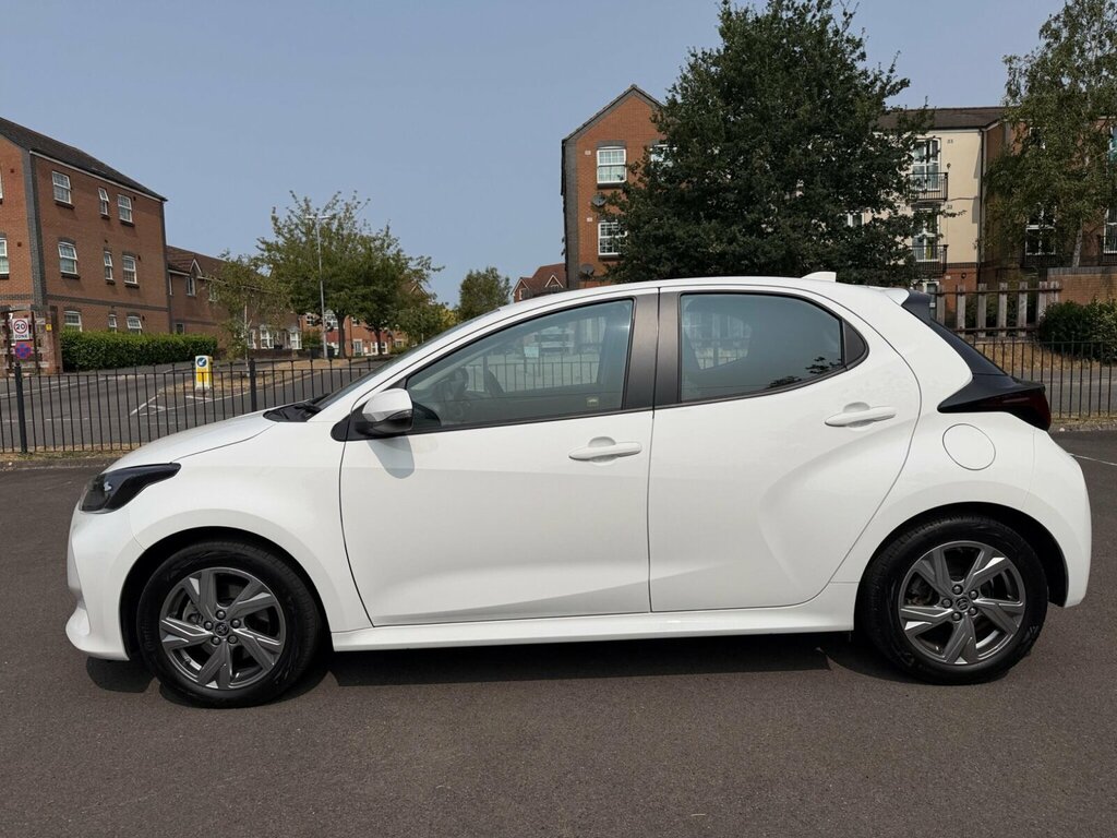 Toyota Yaris 1.5 Hybrid Icon Cvt RE74EZX White #5