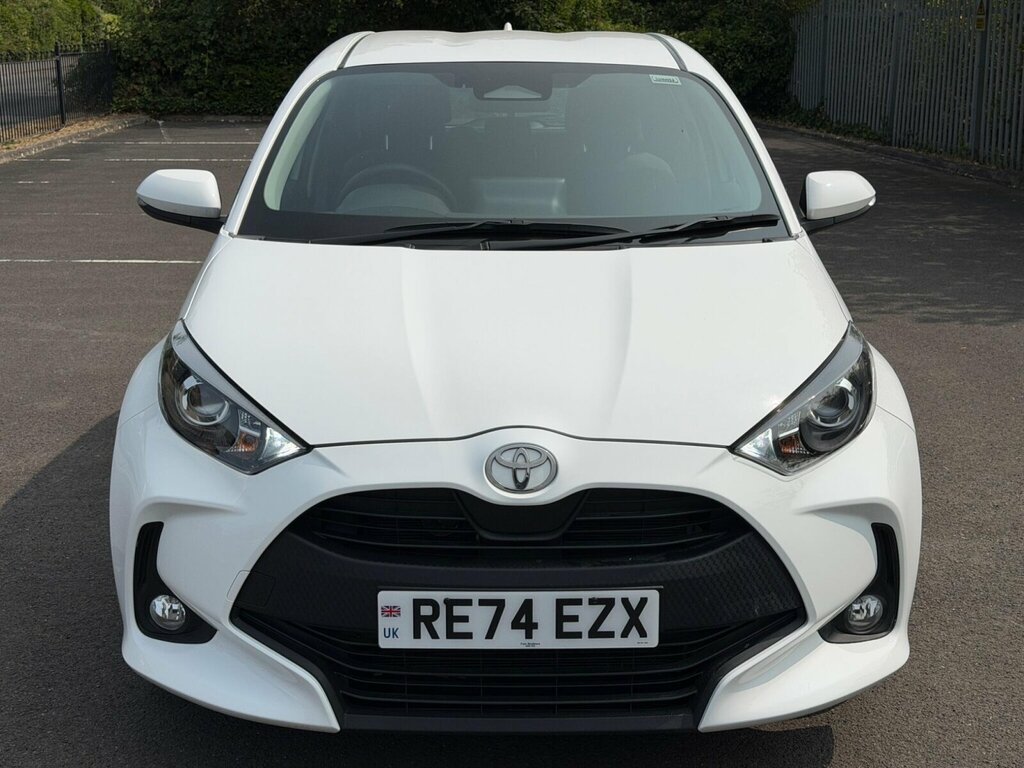 Toyota Yaris 1.5 Hybrid Icon Cvt RE74EZX White #3