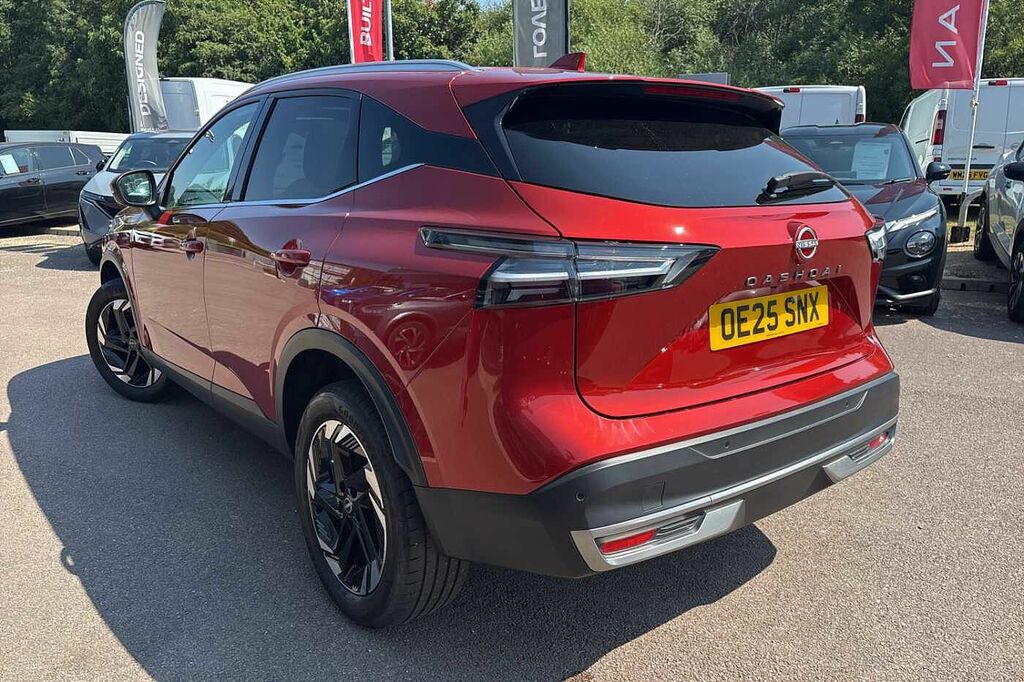 Nissan Qashqai 1.3 Dig-t Mh N-connecta OE25SNX Red #3