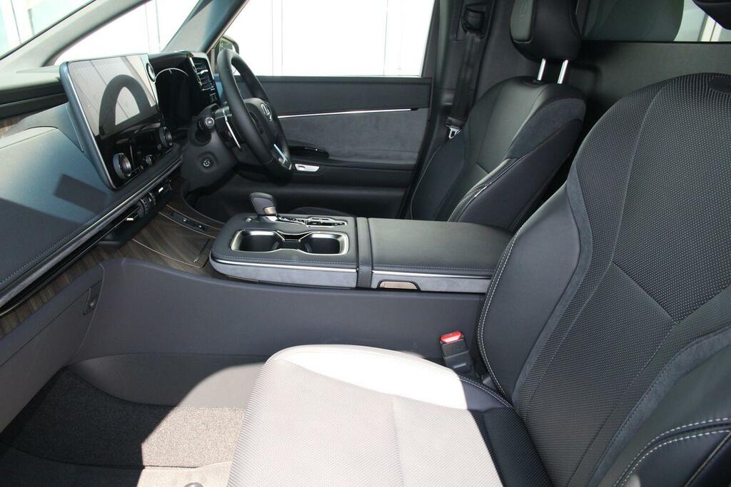 Lexus LM 350H Takumi Silver #6