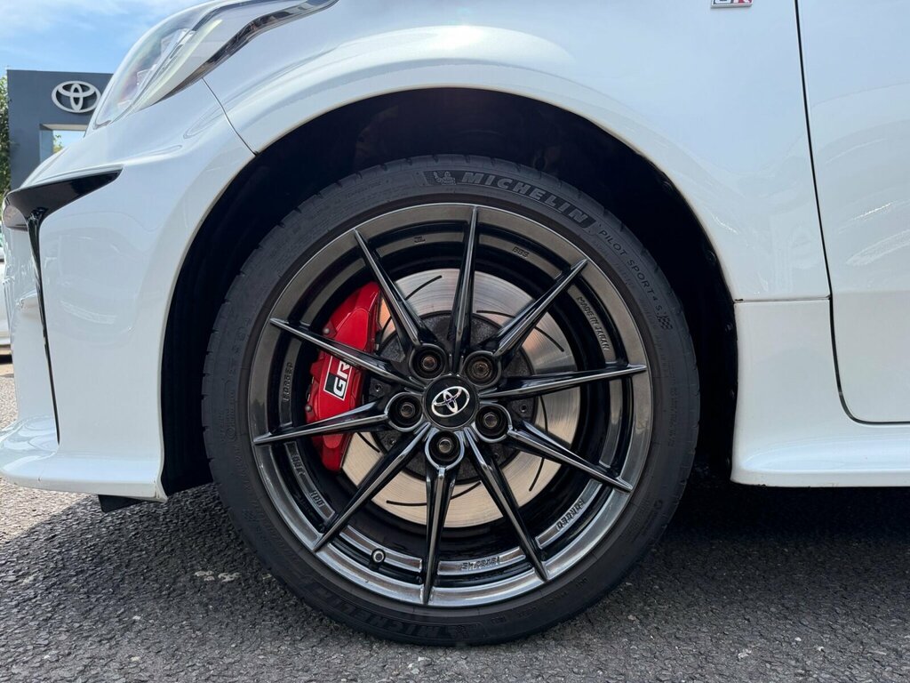Toyota Yaris 1.6 Awd Circuit Pack White #6
