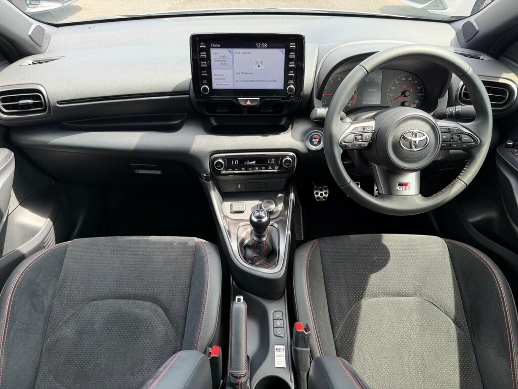Toyota Yaris 1.6 Awd Circuit Pack White #2
