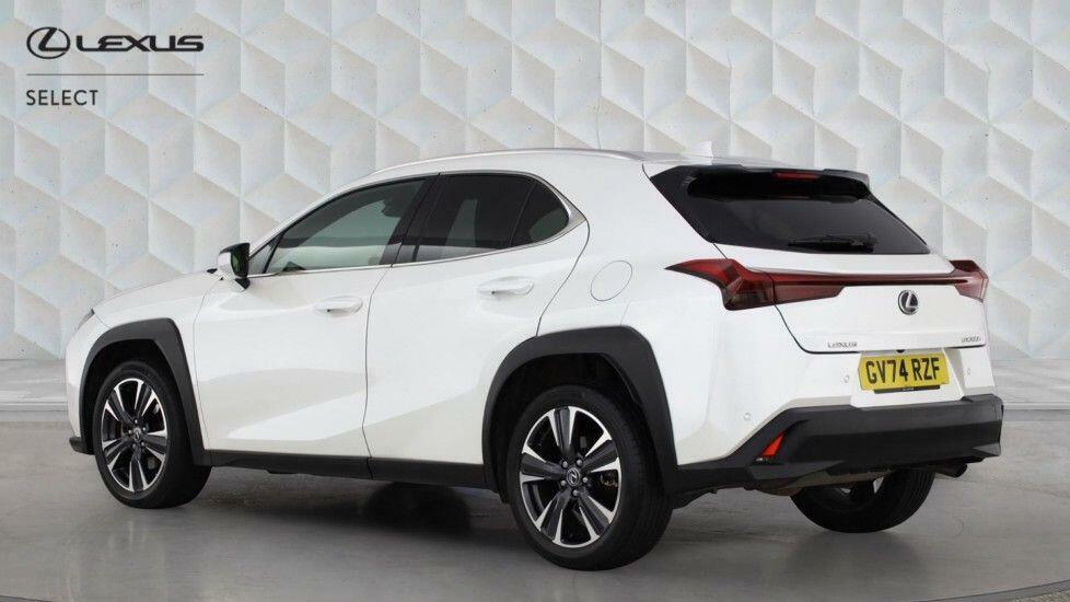 Lexus UX 300H Premium Plus White #4