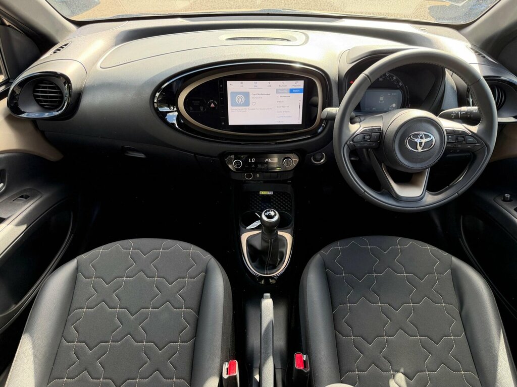 Toyota Aygo X 1.0 Vvt-i Exclusive RO23HNK Beige #2