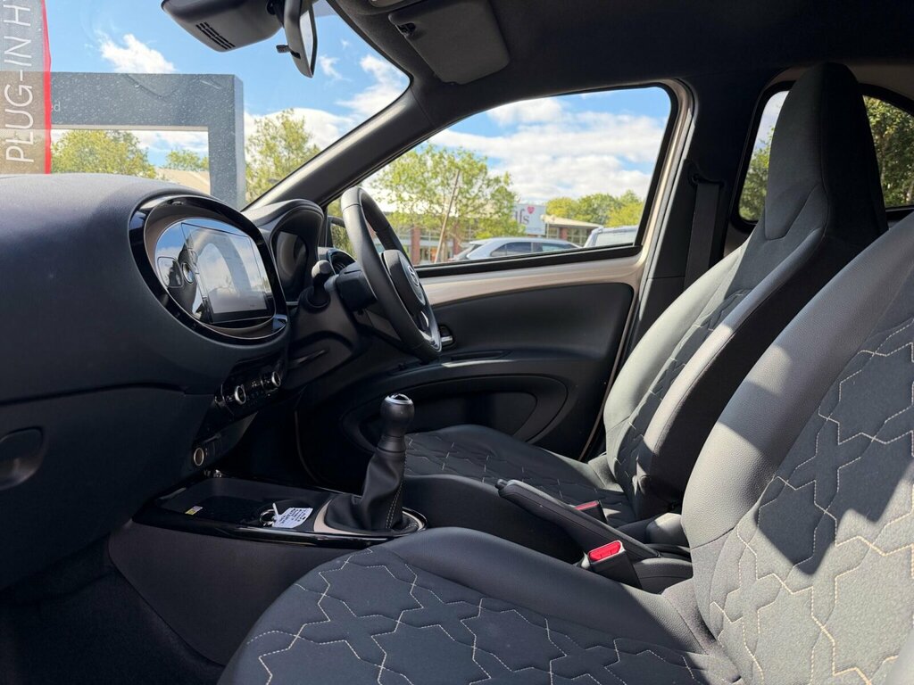 Toyota Aygo X 1.0 Vvt-i Exclusive RO23HNK Beige #6