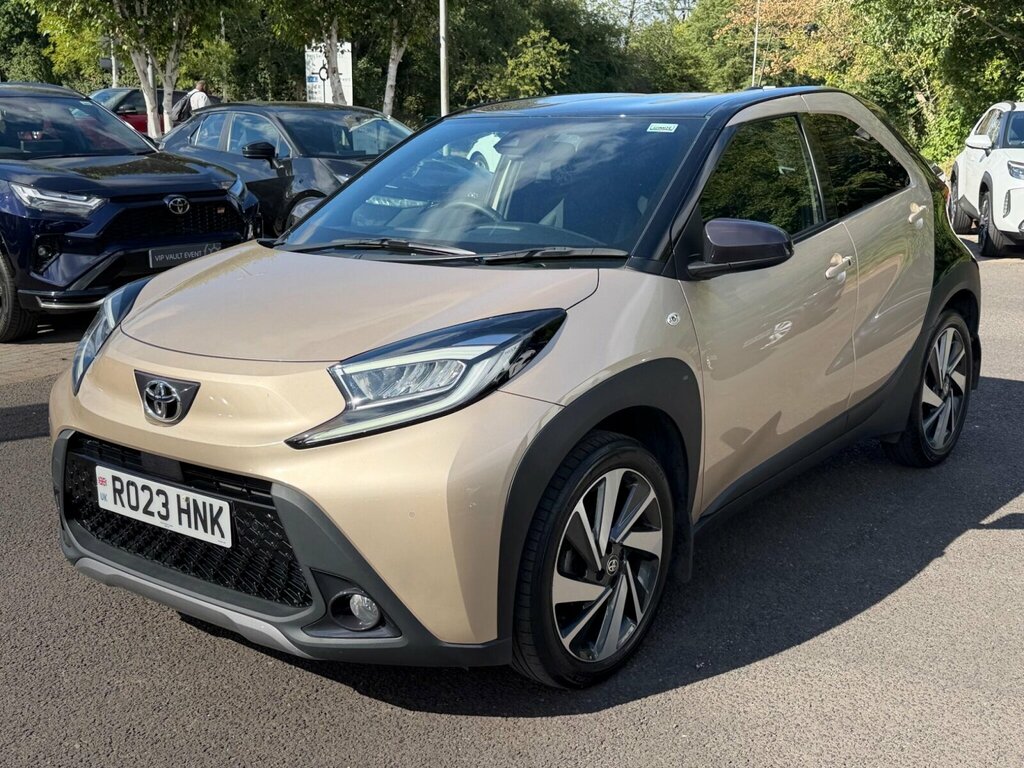 Toyota Aygo X 1.0 Vvt-i Exclusive RO23HNK Beige #3