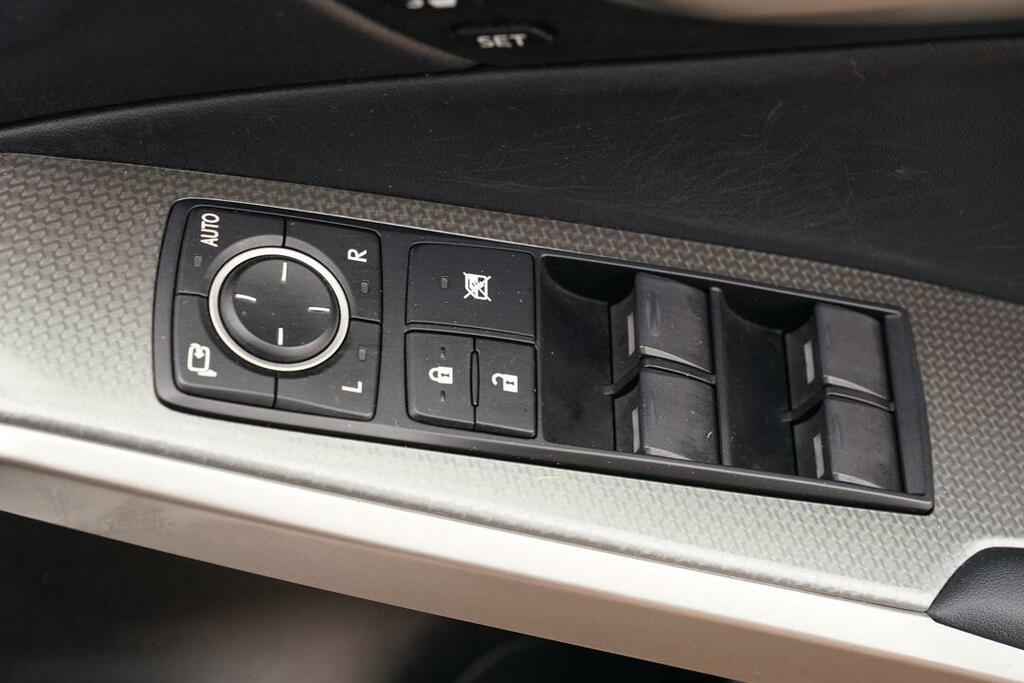 Lexus IS 300H Sport Cvt Blue #29