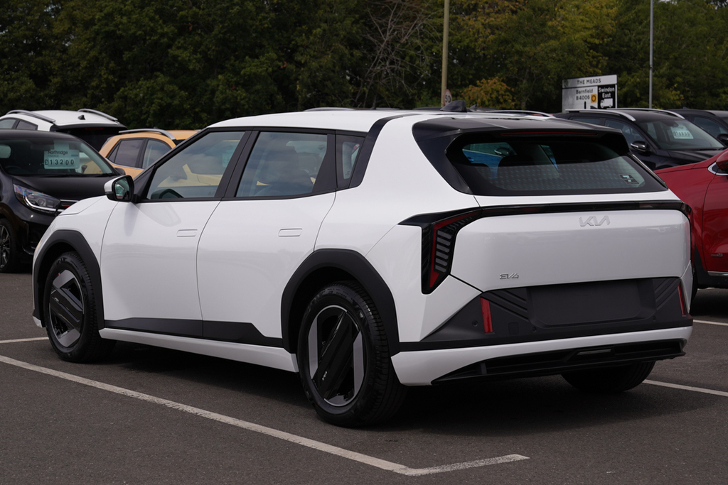 Kia EV4 150Kw Gt-line S 81Kwh White #3