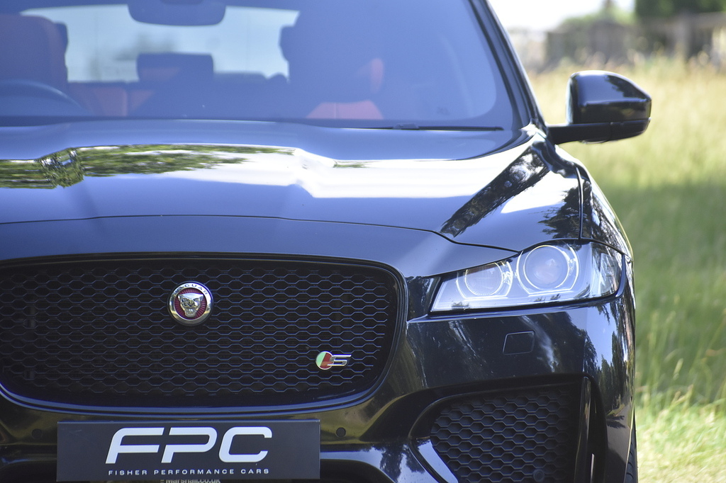 Jaguar F-Pace Suv AO69OTJ Black #4