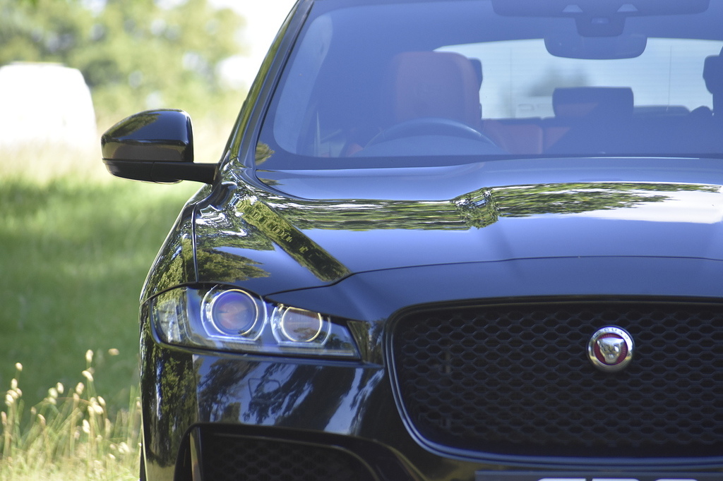 Jaguar F-Pace Suv AO69OTJ Black #3