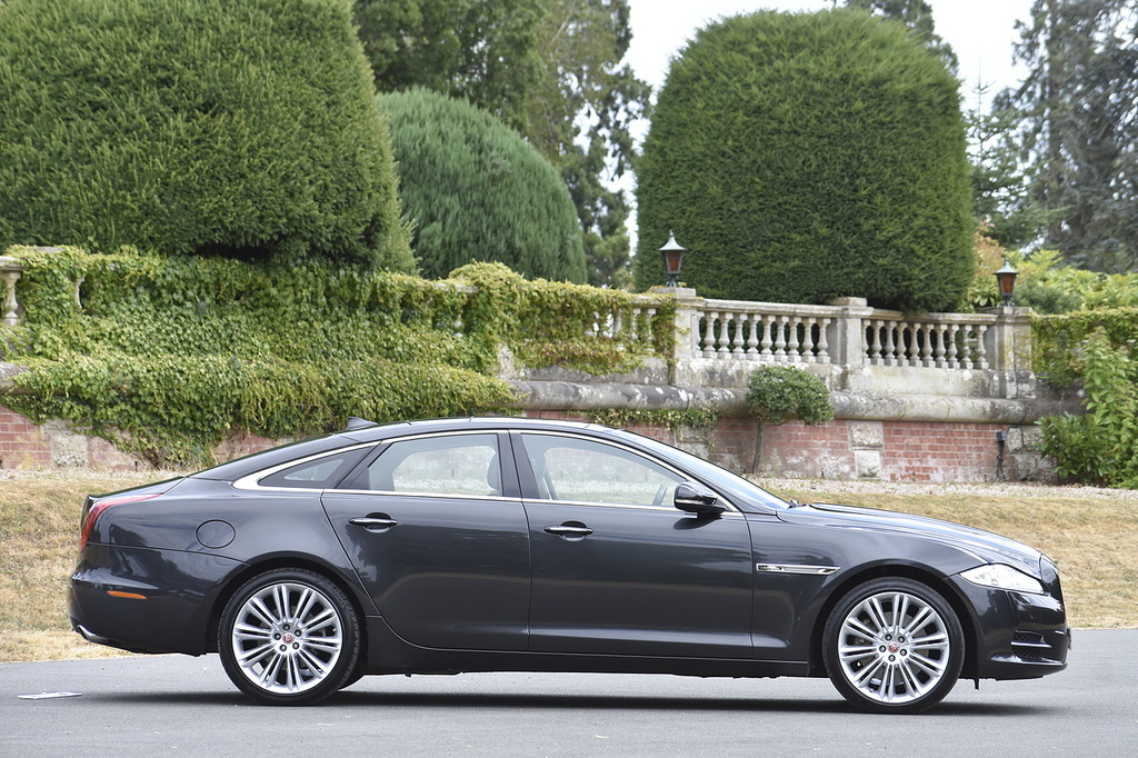 Jaguar XJ Saloon Grey #4