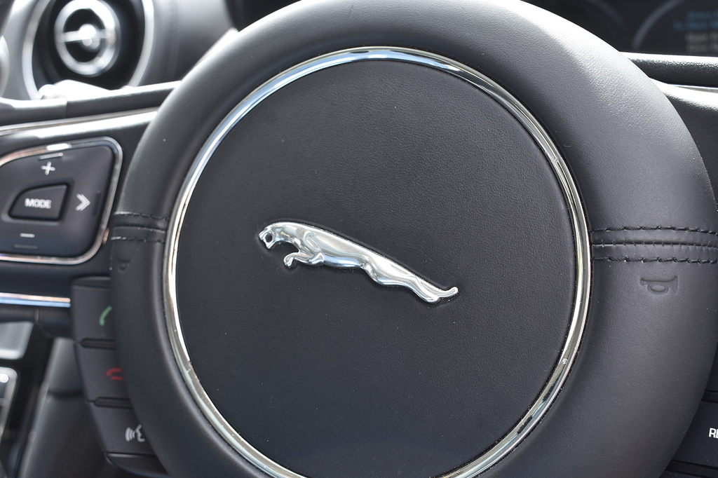 Jaguar XJ Premium Luxury V6 Silver #21